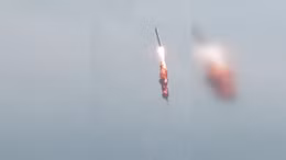Tên lửa Trung Quốc rơi sau khi phóng và nổ tung