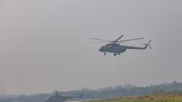 Không quân bay hợp luyện đội hình tại Điện Biên