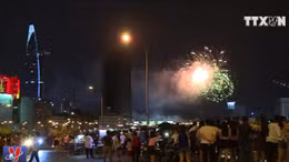 TP Hồ Chí Minh bắn pháo hoa mừng Xuân Mậu Tuất tại 7 điểm