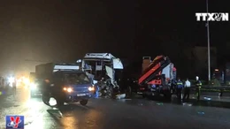 Bốn vụ tai nạn liên tiếp, cao tốc Pháp Vân - Cầu Giẽ ùn tắc kéo dài