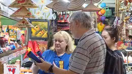 Trăn trở quà lưu niệm biểu trưng của Thủ đô