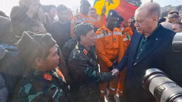 Tổng thống Thổ Nhĩ Kỳ đến thực địa cảm ơn lực lượng tìm kiếm cứu nạn của Việt Nam