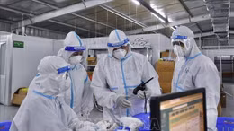 Bên trong trung tâm hồi sức tích cực của Bệnh viện Việt Đức tại TP Hồ Chí Minh điều trị bệnh nhân COVID-19 nặng