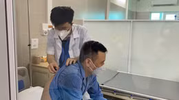 Bác sĩ hướng dẫn cách phân biệt giữa việc bị sốt xuất huyết và mắc COVID-19