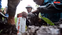 Mướt mồ hôi vác cọc, băng rừng cắm mốc giải phóng mặt bằng Vành đai 3 TP Hồ Chí Minh