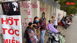 Nở rộ dịch vụ cắt tóc miễn phí cho người dân tại TP Hồ Chí Minh