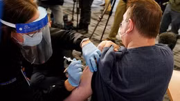 Mỹ ghi nhận ca dị ứng nghiêm trọng vaccine Pfizer