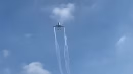 Máy bay Mỹ xả nhiên liệu trúng trường học