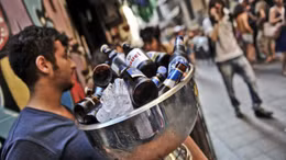 Trên 40 người tử vong vì rượu lậu ở Thổ Nhĩ Kỳ