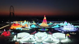 Mãn nhãn lễ hội băng tuyết rực rỡ sắc màu ở Trung Quốc