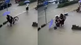 Cô gái đang đạp xe bất ngờ rơi xuống hố sâu ngập đầu tại Trung Quốc