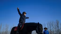 Cưỡi ngựa - Liệu pháp điều trị cho trẻ em tự kỷ Trung Quốc