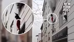 Người mẹ ném 4 đứa con qua cửa sổ tòa nhà bốc cháy dữ dội tại Thổ Nhĩ Kỳ