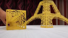 Mô hình tháp Eiffel từ spaghetti