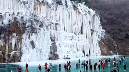 Tham quan 'xứ sở băng giá thần tiên' đẹp mê hồn ở Trung Quốc