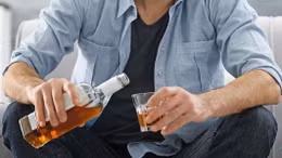 Cha mẹ uống rượu khiến thai nhi có nguy cơ mắc bệnh tim mạch