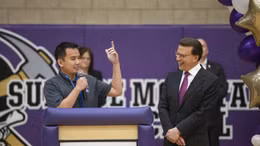 Thầy giáo gốc Việt giành giải thưởng giáo dục Mỹ