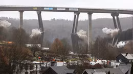 Đức dùng 120 kg thuốc nổ để phá hủy cây cầu cao