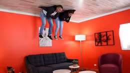 Nhà lộn ngược hút khách du lịch tại Colombia