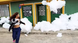 Bọt độc mùi khó chịu ‘bủa vây’ ngoại ô thủ đô Colombia