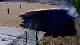 Làm thí nghiệm vui, hai cha con đốt cháy cả bãi cỏ 2.000 mét vuông