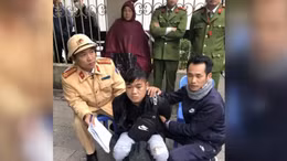 Bắt nghi phạm mang 4 bánh heroin