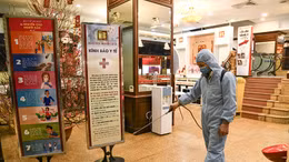 Xem các cửa hàng vàng chống dịch COVID-19 trước ngày vía Thần Tài