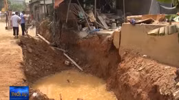 Sập bờ kè đất tại Yên Bái, 2 người thương vong