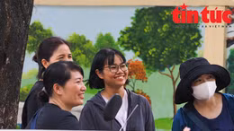 Nữ Trung tá tham gia lực lượng gìn giữ hòa bình bay từ Trung Phi về cùng con thi vào lớp 10