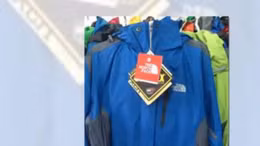 Chuyển vụ nghi giả nhãn The North Face cho công an