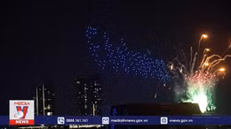 Hàng trăm flycam trình diễn ánh sáng đón Giáng sinh