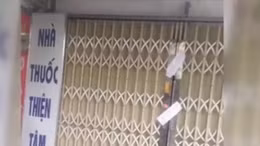 Niêm phong một hiệu thuốc tăng giá bán khẩu trang tại Hà Nội