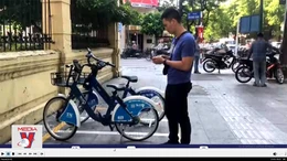 Người dân thích thú với dịch vụ xe đạp công cộng ở Hà Nội