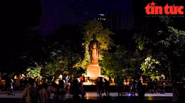 Hồ Gươm ‘mới lạ’ khi tiết kiệm điện