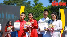 18 cặp đôi cưới tập thể rạng rỡ hạnh phúc trên phố đi bộ Hà Nội