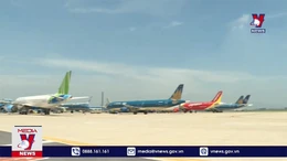 Khách đi máy bay tăng mạnh
