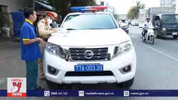 Dùng xe biển xanh hết hạn đăng kiểm để thực hiện nhiệm vụ