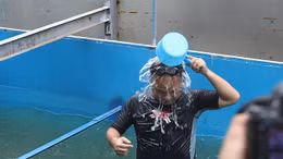 Chuyên gia Nhật Bản tắm bằng nước sông Tô Lịch đã qua xử lý