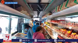 Siêu thị mini bên trong xe buýt