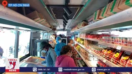 Siêu thị mini bên trong xe buýt
