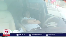 Cảnh báo ngạt khí do bật điều hòa ngủ trong ô tô