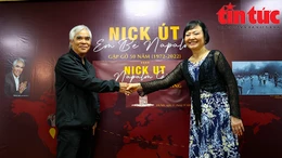 Nick Út và 'Em bé Napalm' lần đầu gặp gỡ tại Việt Nam