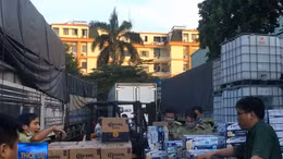 Kho hàng bia, sữa nhập lậu núp trong bãi xe