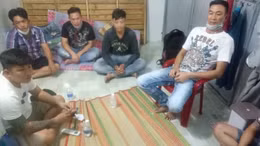 Kiên Giang bắt ổ đánh bạc tàng trữ nhiều súng, dao, mã tấu