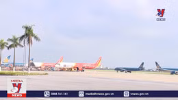 Xung quanh đề xuất bỏ trần giá vé máy bay