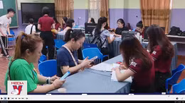 Phụ huynh vất vả tìm chỗ học lớp 10 cho con em