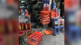 Xử lý nghiêm việc găm hàng, đẩy giá áo phao