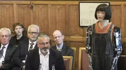Lần đầu tiên robot đứng phát biểu trước Quốc hội Anh