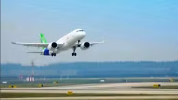 Máy bay 'Made in China' cạnh tranh với Airbus, Boeing lần đầu cất cánh