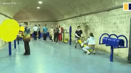 Người dân Trung Quốc xuống hầm tránh nóng